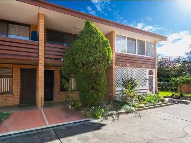Unique 2/39 Atkinson Street, QUEANBEYAN EAST Townhouse for ren.