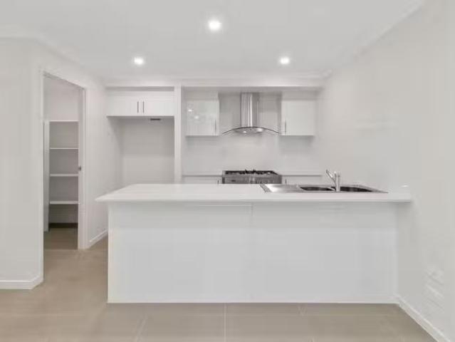 For Rent! 2/301 Whitehill Road, Flinders View, QLD 4305