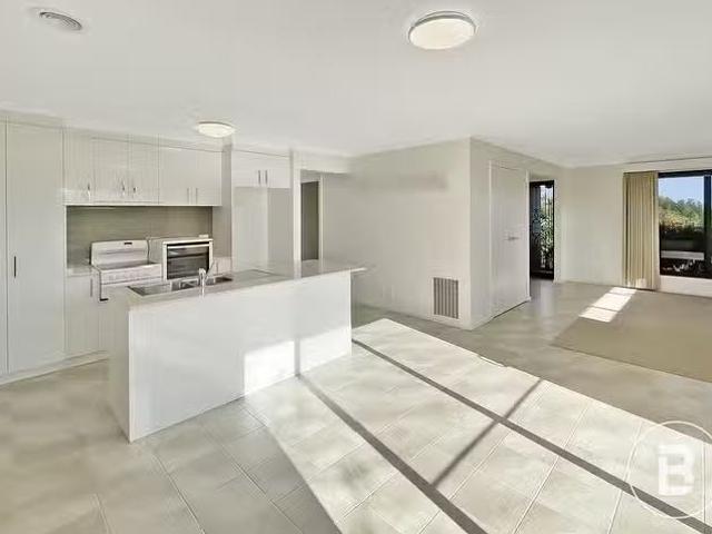 Cozy 2/307 Walker Street, Ballarat North, VIC 3350