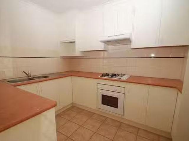 For Rent! 2/30 Cleveland Road, Ashwood, VIC 3147