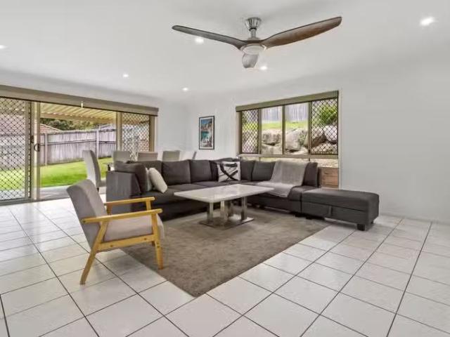 Just in! 23 Carnarvon Crescent, WATERFORD, QLD 4133 House fo.