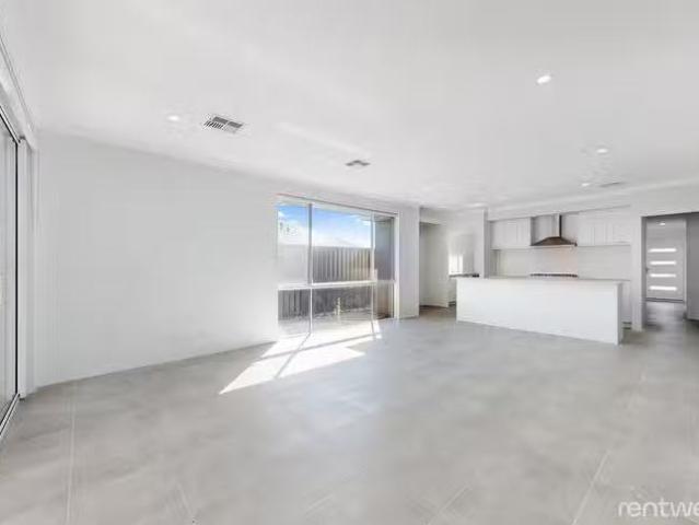 Deal! 23 Asbury Road, Madora Bay, WA 6210