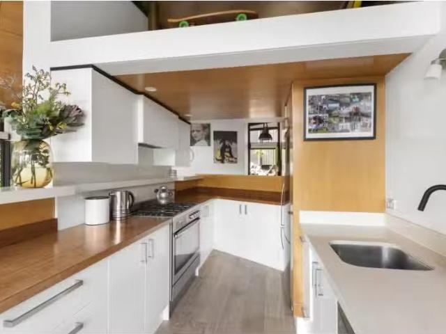 Cozy 23 Dolphin Crescent, Avalon Beach House for rent Listed.