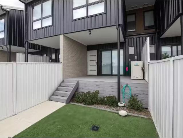 Unique 23 Dragon Street, Throsby Townhouse for rent Listed by.