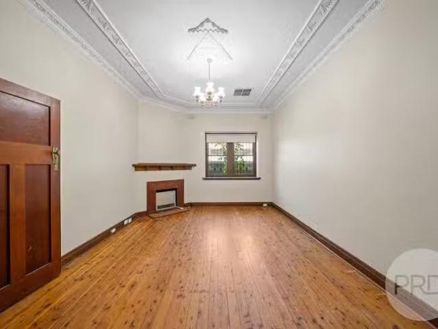 Charming 23 Edmondson Street, Turvey Park, NSW 2650