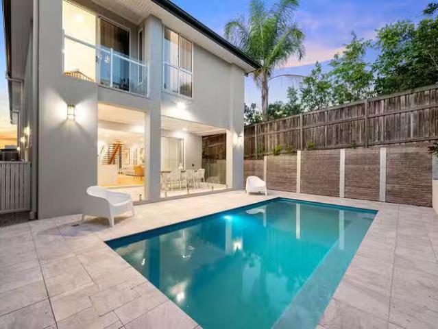 Rental! 23 Illidge Street, Coorparoo, QLD 4151