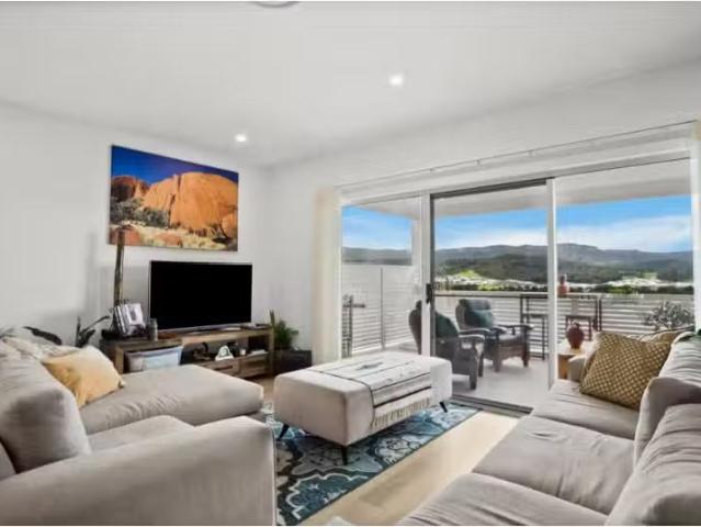 Nice 23 Paul Circuit, TULLIMBAR Townhouse for rent Listed by.