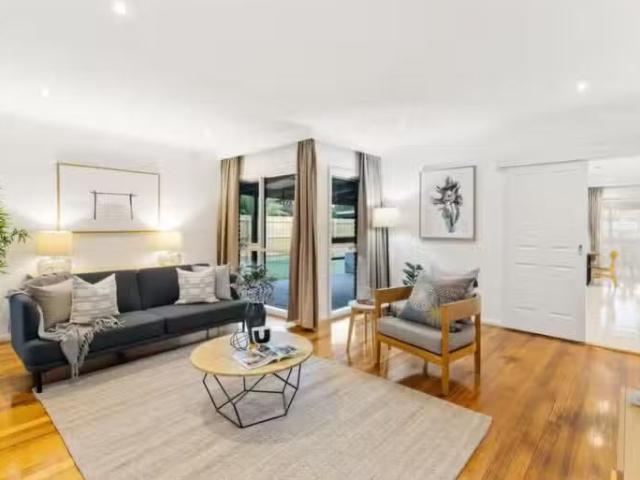 Deal! 23 Walbrook Drive, Vermont South VIC 3133 House Auction
