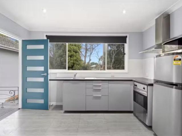 Charming 23A Sunset Boulevard, NORTH LAMBTON Apartment for ren.