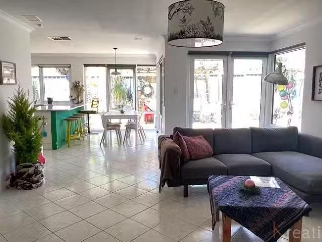 Rental! 2/49 Henning Crescent, Manning, WA 6152