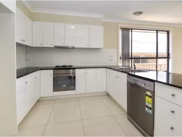 New 24 Botanic Way, Orange House for rent Listed by Belle Pro.