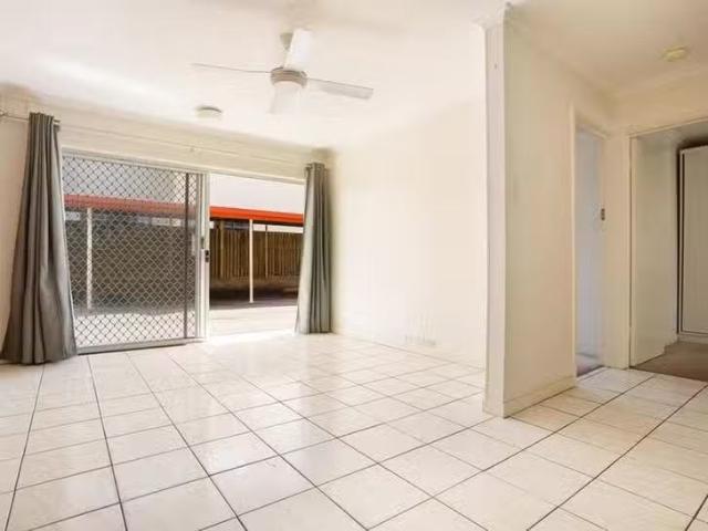 Nice 2/4 Hedges Avenue, Mermaid Beach, QLD 4218