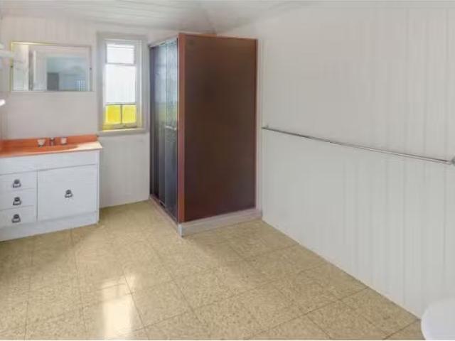 Charming 24 Mc Ilwraith Avenue, NORMAN PARK House for rent Li.