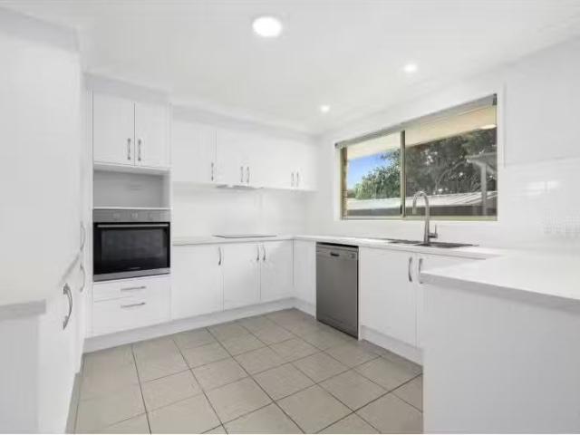 Nice 2/4 Muirfield Place, Banora Point Apartment for rent Lis.