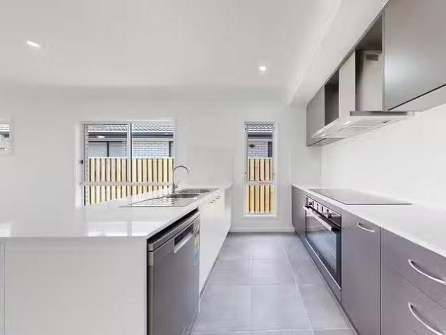 For Rent! 24 Wicker Road, Park Ridge, QLD 4125