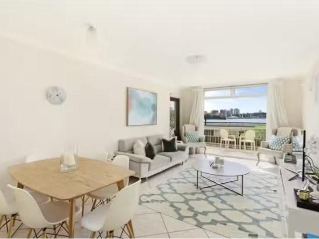 Just in! 25/5 Gallimore Avenue, Balmain East Apartment for ren.