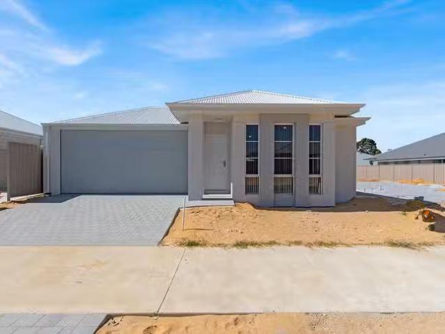 Cozy 25 Feldspar Road, Karnup, WA 6176