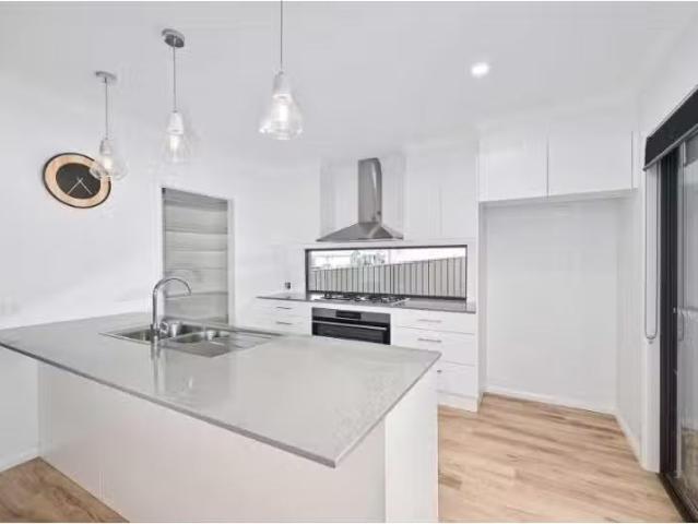 Cozy 25 Kangaroo Drive, Beechwood House for rent Listed by He.