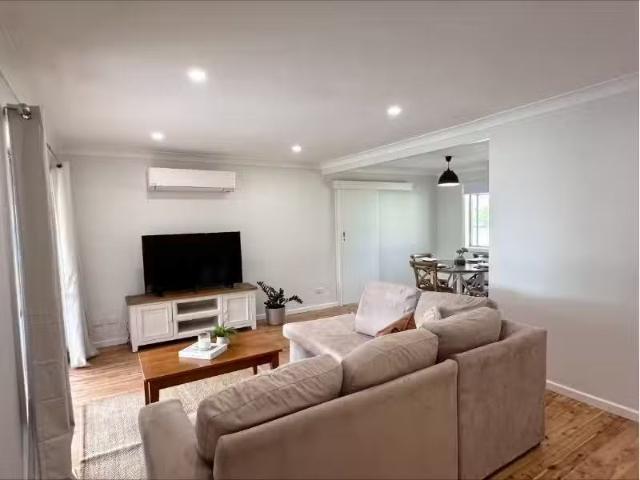 Unique 25 Kyooma Street, TAMWORTH House for rent Listed by Em.