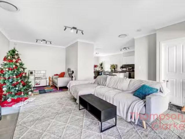 Nice 25 Hargreaves Circuit, Metford House for rent Listed by.