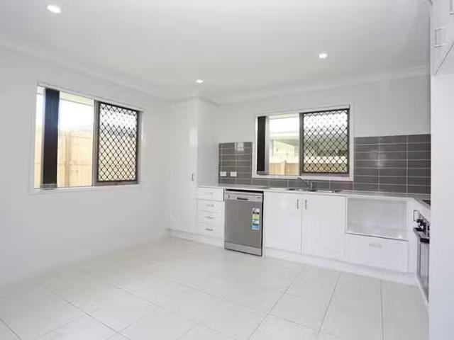 Unique 25 Imelda Way, Pimpama, QLD 4209