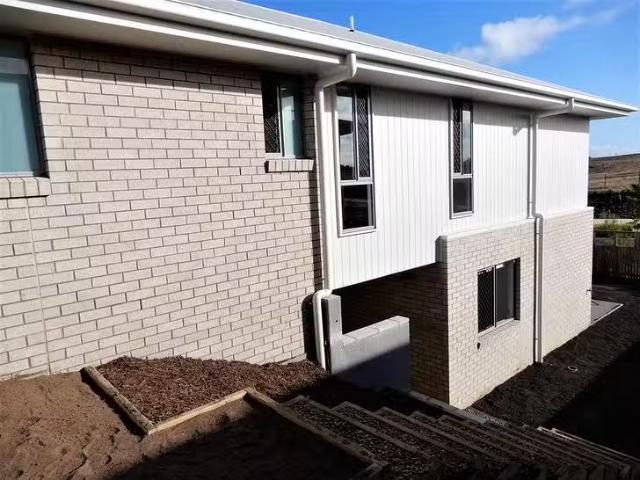 Rental! 25 Messmate Place, Spring Mountain, QLD 4300