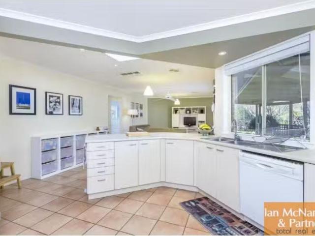 Cozy 25 Walker Crescent, Jerrabomberra House for rent Listed.