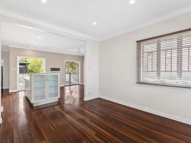 Cozy 264 Verney Road East, Graceville, QLD 4075