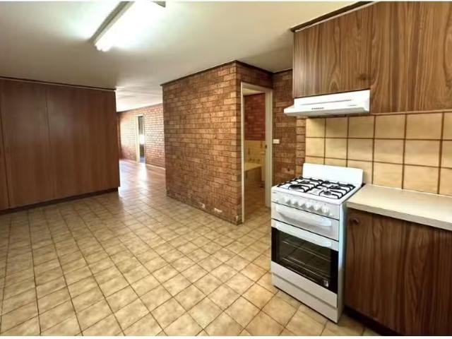 Cheap 2/65 Kookora Street, GRIFFITH Apartment for rent Listed.