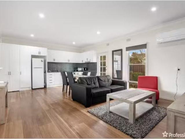 For Rent! 2/65 67 Newton Street, Armidale Apartment for rent.