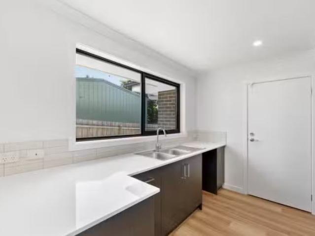 Cozy 2/6 Lochaber Avenue, Frankston VIC 3199 Townhouse For L.