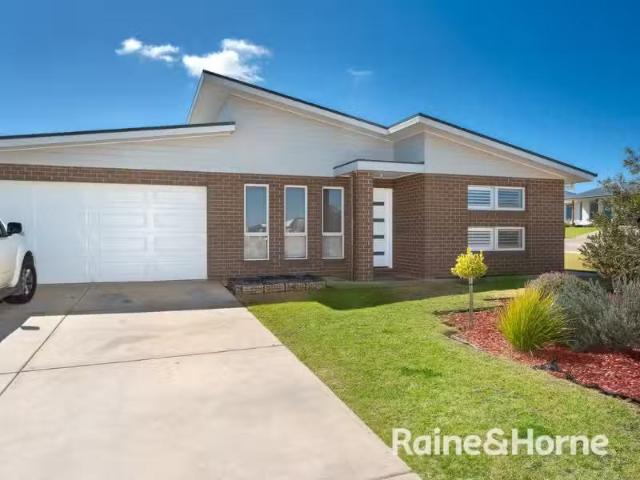 Cheap 26 Muttama Parade, GOBBAGOMBALIN House for rent Listed.