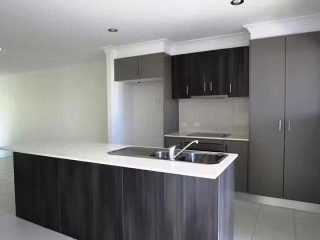 Rental! 26 Northern Circuit, Rural View, QLD 4740