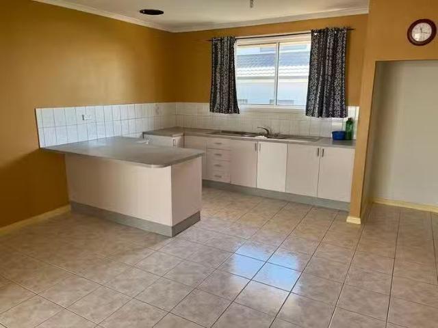 Cheap 2/6 Quinn Street, Deer Park, VIC 3023