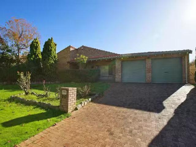 Nice 26 Underwood Grove, Kardinya, WA 6163