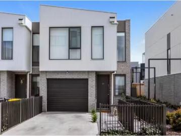 Just in! 27/92 New Street, South Kingsville House for rent Li.