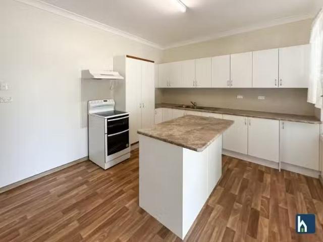 Charming 27 Denison Street, Narrabri House for rent Listed by.