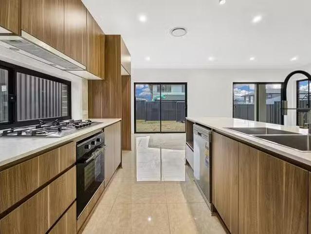 For Rent! 27 Mercury Street, Leppington, NSW 2179