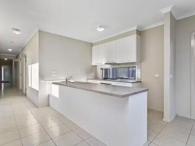 Cozy 27 Seaford Circuit, Truganina, VIC 3029