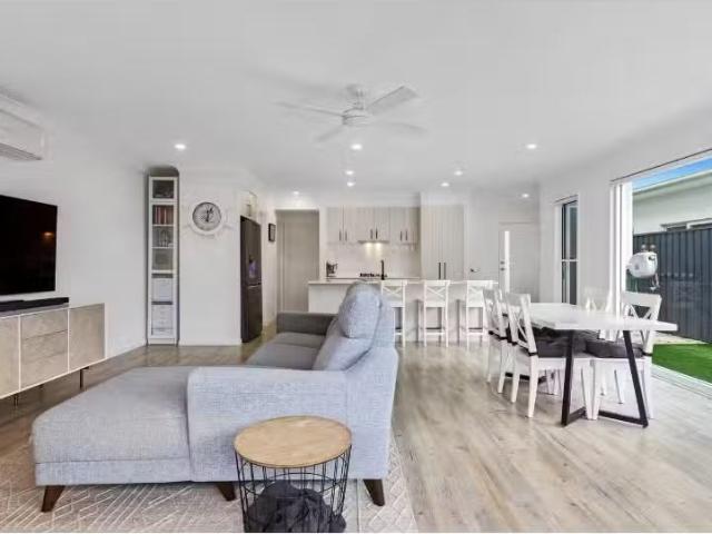 Rental! 27 Seaside Drive, Kingscliff House for rent Listed by.