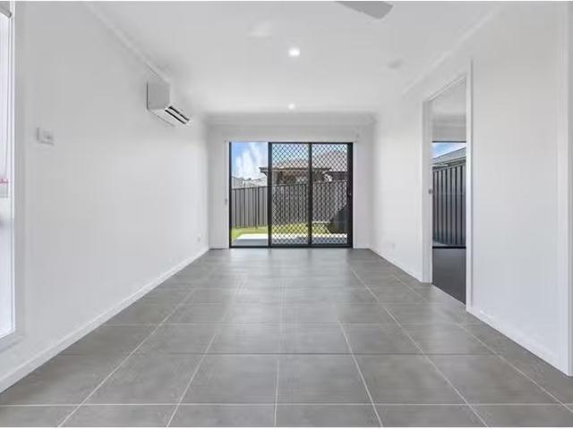 Cozy 2/7 Rawmarsh St, Farley Apartment for rent Listed by Ren.