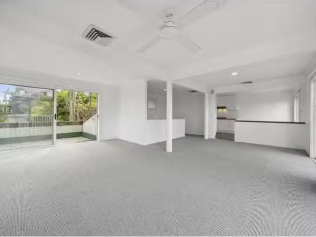 Deal! 283 Lower Plateau Road, Bilgola Plateau House for rent.