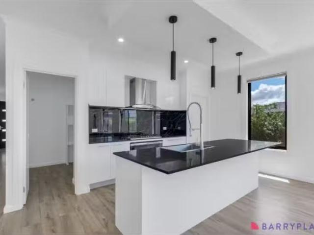 Nice 28 Conjola Way, Wollert Apartment for rent Listed by Mic.