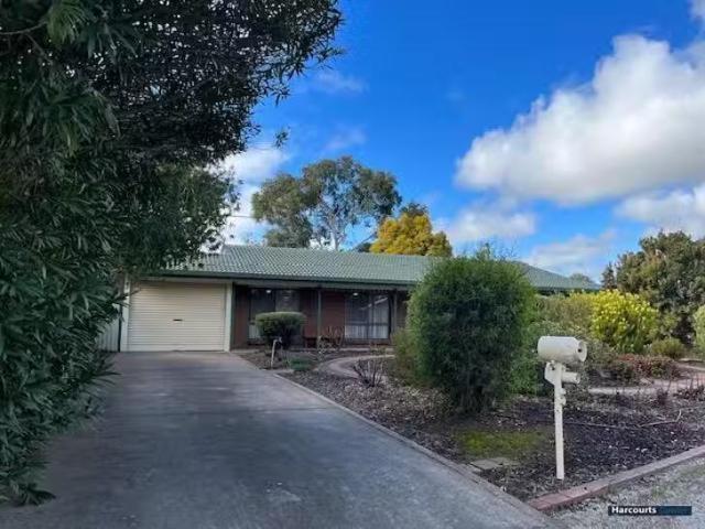 Charming 28 Centenary Avenue, Nuriootpa, SA 5355