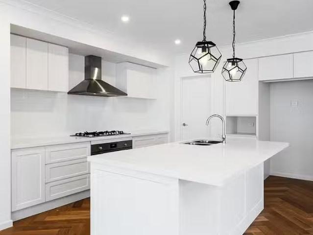 Nice 28 Bruckner Drive, POINT COOK, VIC 3030 House for Rent