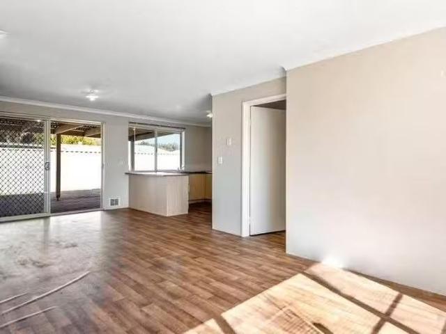 Charming 28 Dudley Drive, Usher, WA 6230