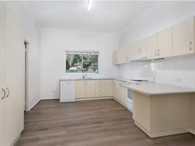 Deal! 28 Hunter Street, Balgownie House for rent Listed by An.