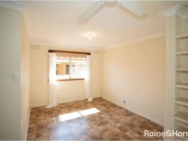 Charming 28 Nicholi Crescent, LAKE ALBERT House for rent List.