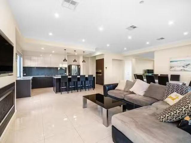 Nice 28 Sandpiper Terrace, Hallett Cove, SA 5158