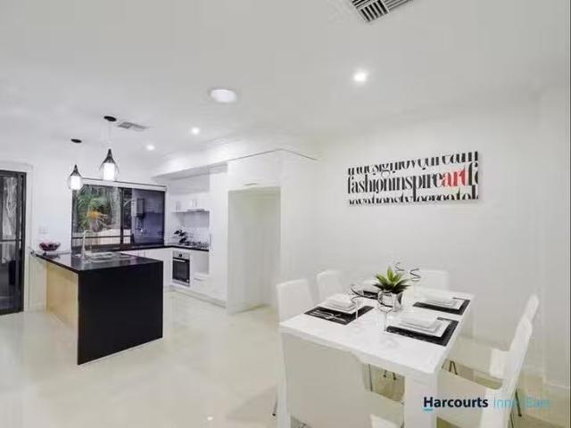 Cozy 2/8 Pashen Street, Morningside, QLD 4170